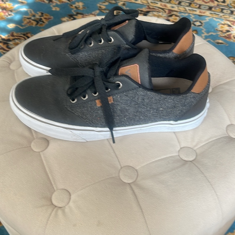 Vans - Picture 2 of 5